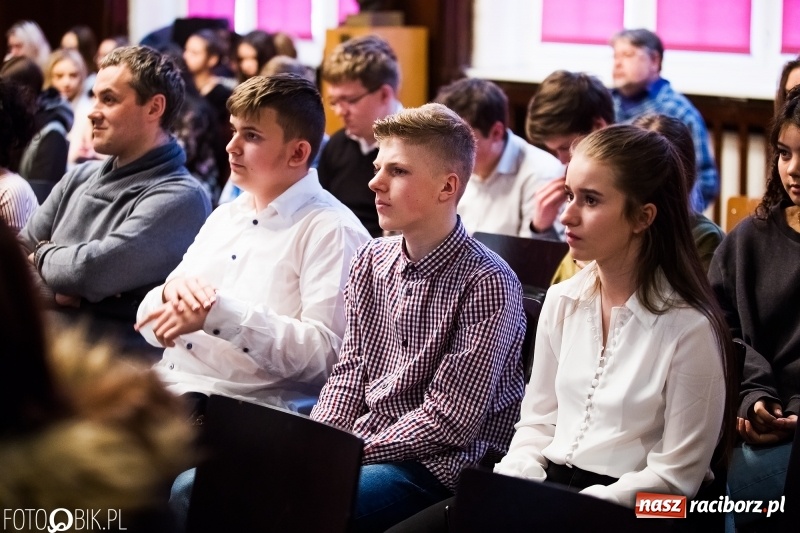 Zdjęcie w galerii na portalu naszraciborz.pl: Mateusz Kubita zwycięzcą Powiatowego Konkursu Wiedzy o Społeczeństwie wiadomości z regionu