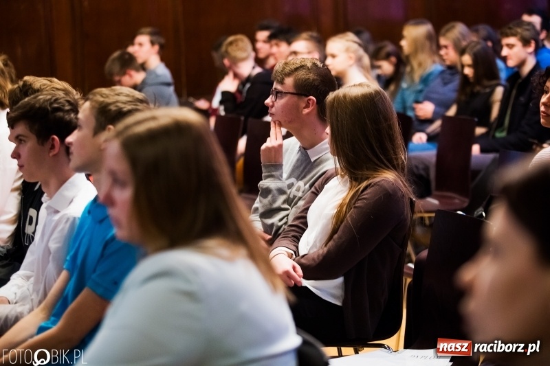 Zdjęcie w galerii na portalu naszraciborz.pl: Mateusz Kubita zwycięzcą Powiatowego Konkursu Wiedzy o Społeczeństwie wiadomości z regionu