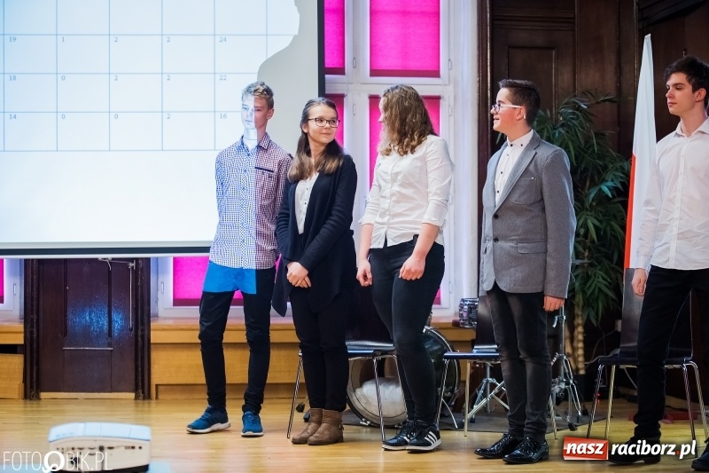 Zdjęcie w galerii na portalu naszraciborz.pl: Mateusz Kubita zwycięzcą Powiatowego Konkursu Wiedzy o Społeczeństwie wiadomości z regionu