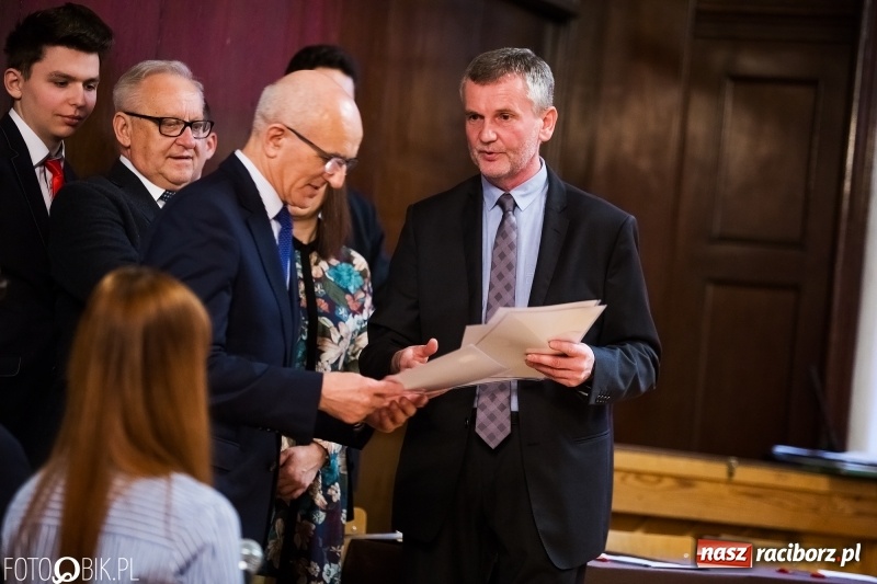 Zdjęcie w galerii na portalu naszraciborz.pl: Mateusz Kubita zwycięzcą Powiatowego Konkursu Wiedzy o Społeczeństwie wiadomości z regionu