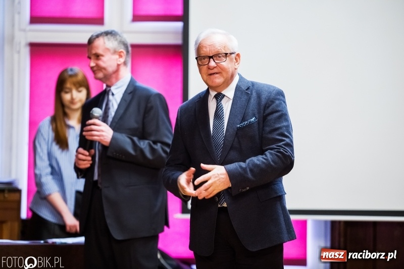 Zdjęcie w galerii na portalu naszraciborz.pl: Mateusz Kubita zwycięzcą Powiatowego Konkursu Wiedzy o Społeczeństwie wiadomości z regionu