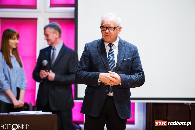 Zdjęcie w galerii na portalu naszraciborz.pl: Mateusz Kubita zwycięzcą Powiatowego Konkursu Wiedzy o Społeczeństwie wiadomości z regionu