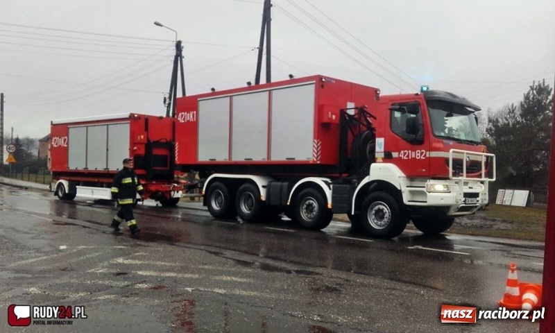 Zdjęcie w galerii na portalu naszraciborz.pl: Akcja Cysterna w Rudach. 23 zastępy zawodowej straży, ewakuacja i duże straty materialne wiadomości z regionu