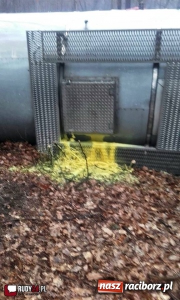 Zdjęcie w galerii na portalu naszraciborz.pl: Akcja Cysterna w Rudach. 23 zastępy zawodowej straży, ewakuacja i duże straty materialne wiadomości z regionu