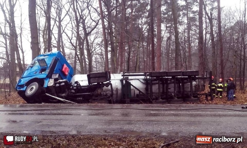 Zdjęcie w galerii na portalu naszraciborz.pl: Akcja Cysterna w Rudach. 23 zastępy zawodowej straży, ewakuacja i duże straty materialne wiadomości z regionu