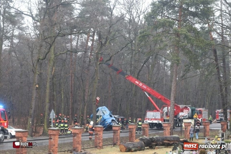 Zdjęcie w galerii na portalu naszraciborz.pl: Akcja Cysterna w Rudach. 23 zastępy zawodowej straży, ewakuacja i duże straty materialne wiadomości z regionu