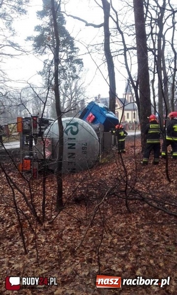 Zdjęcie w galerii na portalu naszraciborz.pl: Akcja Cysterna w Rudach. 23 zastępy zawodowej straży, ewakuacja i duże straty materialne wiadomości z regionu