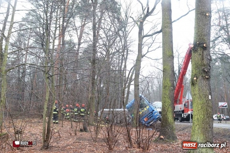 Zdjęcie w galerii na portalu naszraciborz.pl: Akcja Cysterna w Rudach. 23 zastępy zawodowej straży, ewakuacja i duże straty materialne wiadomości z regionu