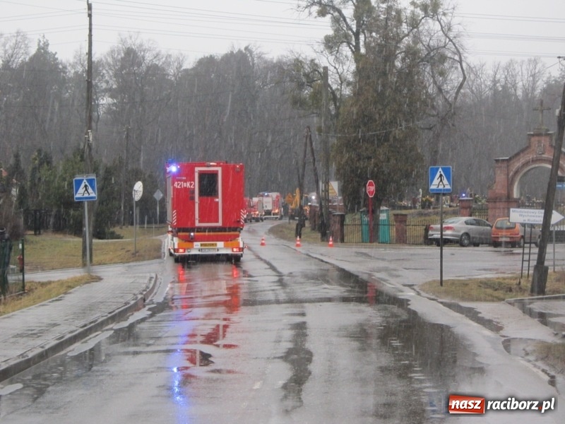 Zdjęcie w galerii na portalu naszraciborz.pl: Akcja Cysterna w Rudach. 23 zastępy zawodowej straży, ewakuacja i duże straty materialne wiadomości z regionu