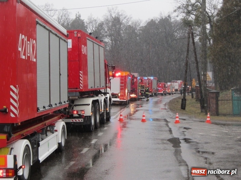Zdjęcie w galerii na portalu naszraciborz.pl: Akcja Cysterna w Rudach. 23 zastępy zawodowej straży, ewakuacja i duże straty materialne wiadomości z regionu
