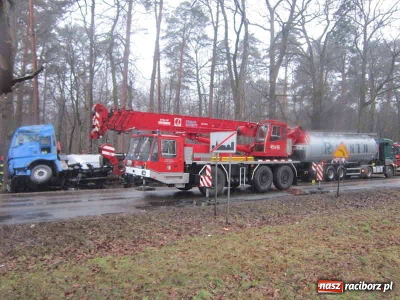 Zdjęcie w galerii na portalu naszraciborz.pl: Akcja Cysterna w Rudach. 23 zastępy zawodowej straży, ewakuacja i duże straty materialne wiadomości z regionu