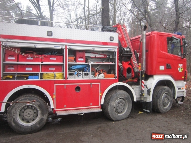 Zdjęcie w galerii na portalu naszraciborz.pl: Wypadek cysterny z siarką sparaliżował ruch na trasie Racibórz-Rudy-Gliwice  wiadomości z regionu