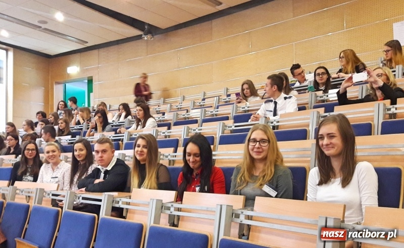 Zdjęcie w galerii na portalu naszraciborz.pl: Sukces uczennic CKZiU nr 1 w Konkursie Podatkowym  wiadomości z regionu