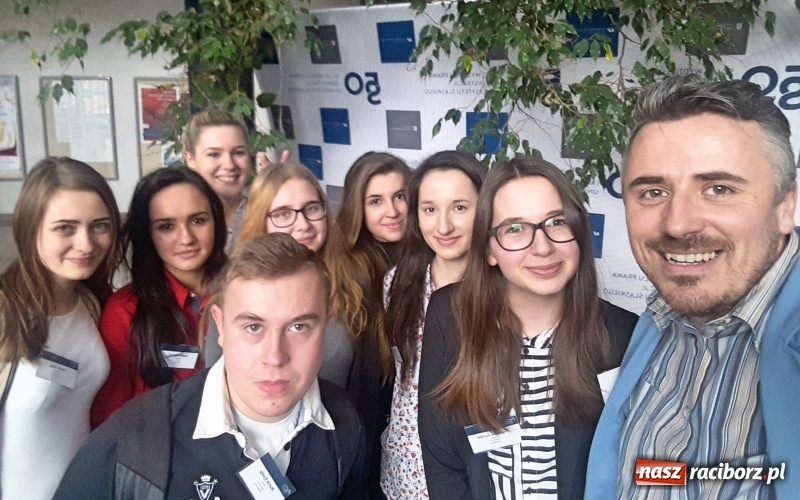 Zdjęcie w galerii na portalu naszraciborz.pl: Sukces uczennic CKZiU nr 1 w Konkursie Podatkowym  wiadomości z regionu