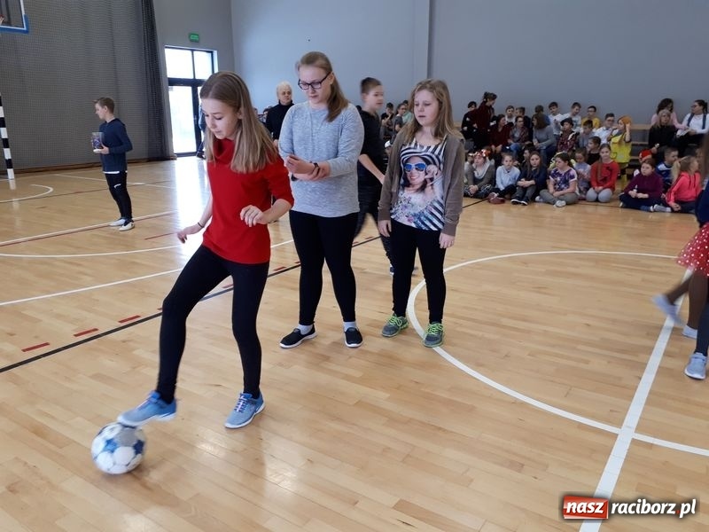 Zdjęcie w galerii na portalu naszraciborz.pl: II Szkolny Turniej żonglowania piłką nożną w Grzegorzowicach wiadomości z regionu