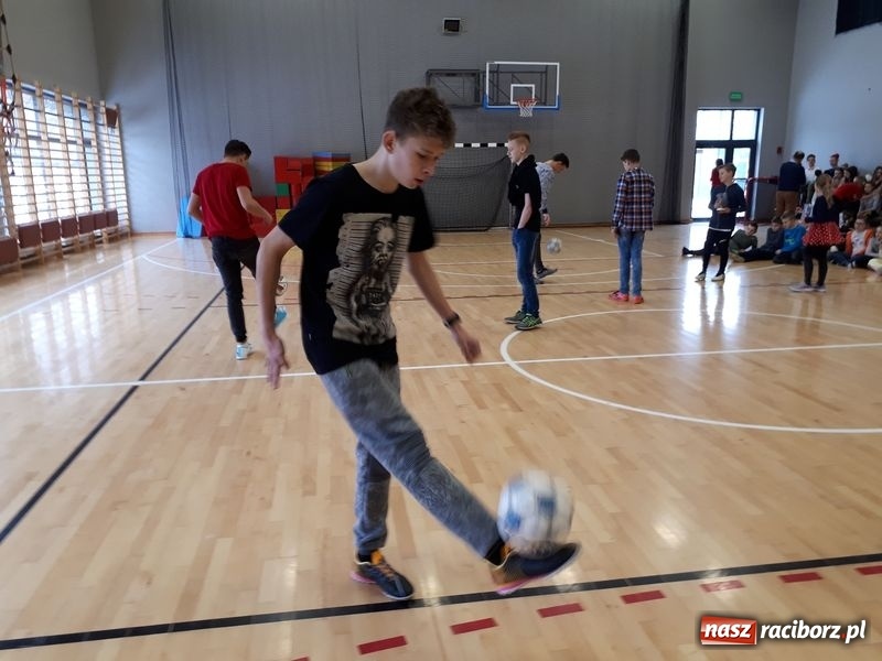 Zdjęcie w galerii na portalu naszraciborz.pl: II Szkolny Turniej żonglowania piłką nożną w Grzegorzowicach wiadomości z regionu