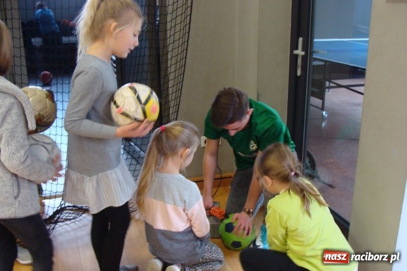 Zdjęcie w galerii na portalu naszraciborz.pl: II Szkolny Turniej żonglowania piłką nożną w Grzegorzowicach wiadomości z regionu