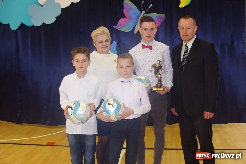 Zdjęcie w galerii na portalu naszraciborz.pl: II Szkolny Turniej żonglowania piłką nożną w Grzegorzowicach wiadomości z regionu