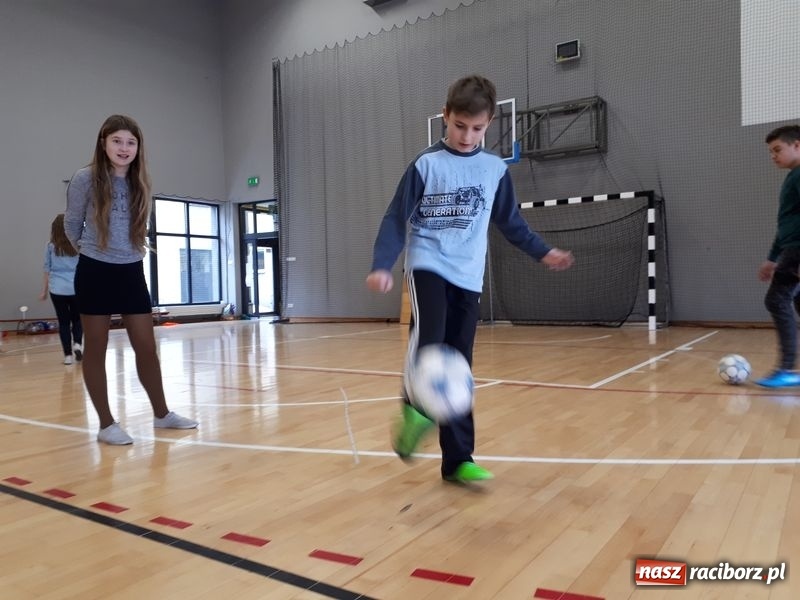 Zdjęcie w galerii na portalu naszraciborz.pl: II Szkolny Turniej żonglowania piłką nożną w Grzegorzowicach wiadomości z regionu