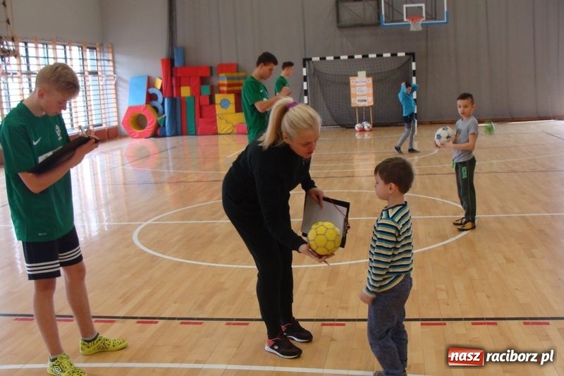 Zdjęcie w galerii na portalu naszraciborz.pl: II Szkolny Turniej żonglowania piłką nożną w Grzegorzowicach wiadomości z regionu