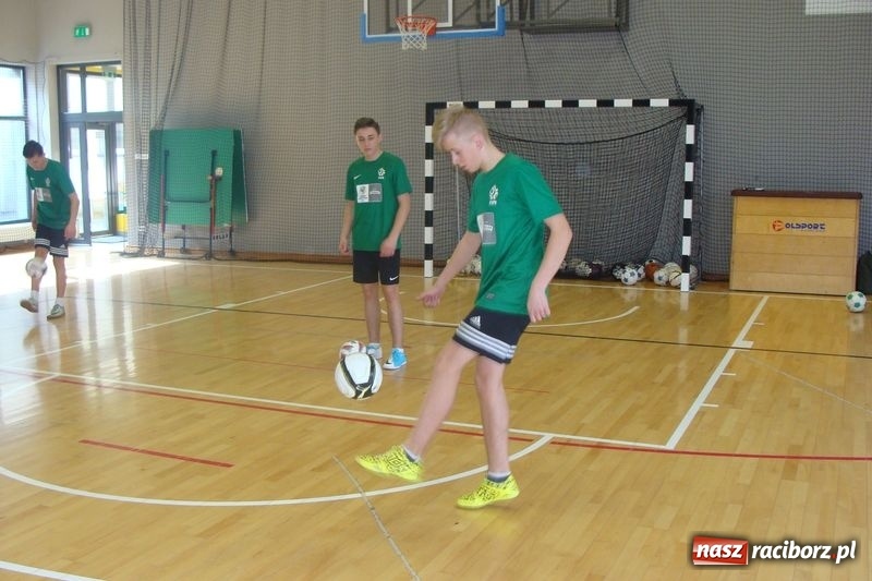 Zdjęcie w galerii na portalu naszraciborz.pl: II Szkolny Turniej żonglowania piłką nożną w Grzegorzowicach wiadomości z regionu