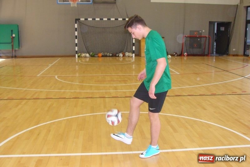 Zdjęcie w galerii na portalu naszraciborz.pl: II Szkolny Turniej żonglowania piłką nożną w Grzegorzowicach wiadomości z regionu