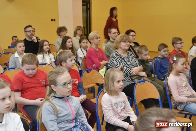 Zdjęcie w galerii na portalu naszraciborz.pl: Szkoła Podstawowa nr 18 otworzyła swoje drzwi dla najmłodszych. Powstanie klasa małych zapaśników? wiadomości z regionu