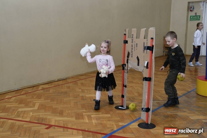 Zdjęcie w galerii na portalu naszraciborz.pl: Szkoła Podstawowa nr 18 otworzyła swoje drzwi dla najmłodszych. Powstanie klasa małych zapaśników? wiadomości z regionu
