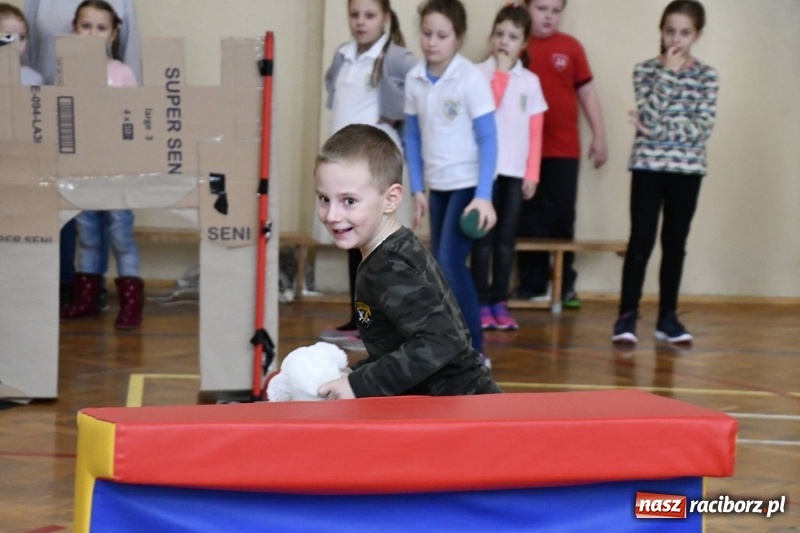 Zdjęcie w galerii na portalu naszraciborz.pl: Szkoła Podstawowa nr 18 otworzyła swoje drzwi dla najmłodszych. Powstanie klasa małych zapaśników? wiadomości z regionu
