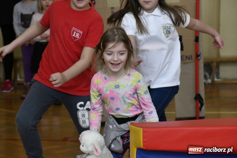 Zdjęcie w galerii na portalu naszraciborz.pl: Szkoła Podstawowa nr 18 otworzyła swoje drzwi dla najmłodszych. Powstanie klasa małych zapaśników? wiadomości z regionu
