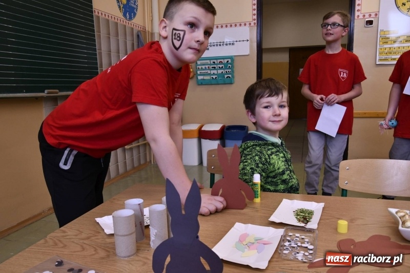 Zdjęcie w galerii na portalu naszraciborz.pl: Szkoła Podstawowa nr 18 otworzyła swoje drzwi dla najmłodszych. Powstanie klasa małych zapaśników? wiadomości z regionu