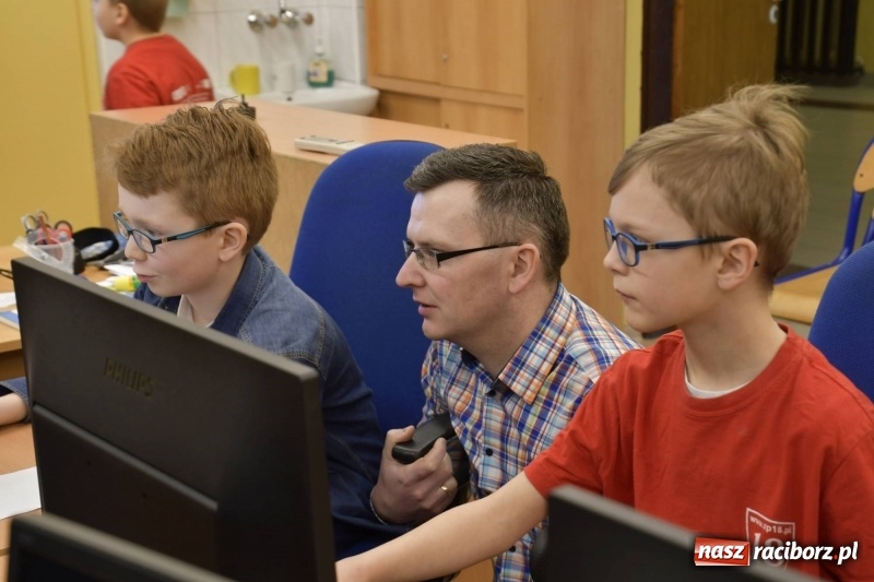 Zdjęcie w galerii na portalu naszraciborz.pl: Szkoła Podstawowa nr 18 otworzyła swoje drzwi dla najmłodszych. Powstanie klasa małych zapaśników? wiadomości z regionu