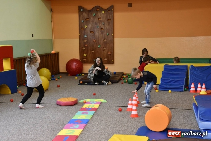 Zdjęcie w galerii na portalu naszraciborz.pl: Szkoła Podstawowa nr 18 otworzyła swoje drzwi dla najmłodszych. Powstanie klasa małych zapaśników? wiadomości z regionu