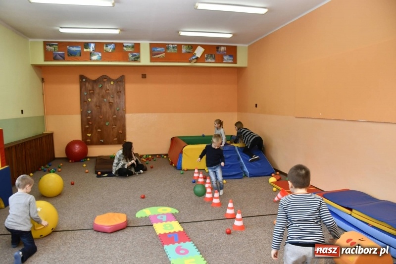 Zdjęcie w galerii na portalu naszraciborz.pl: Szkoła Podstawowa nr 18 otworzyła swoje drzwi dla najmłodszych. Powstanie klasa małych zapaśników? wiadomości z regionu