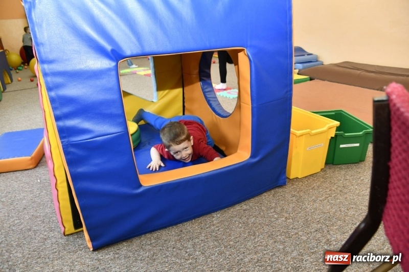 Zdjęcie w galerii na portalu naszraciborz.pl: Szkoła Podstawowa nr 18 otworzyła swoje drzwi dla najmłodszych. Powstanie klasa małych zapaśników? wiadomości z regionu