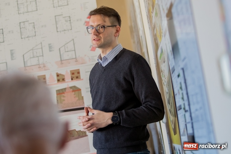 Zdjęcie w galerii na portalu naszraciborz.pl: W Instytucie Architektury PWSZ trwają obrony dyplomów inżynierskich  wiadomości z regionu