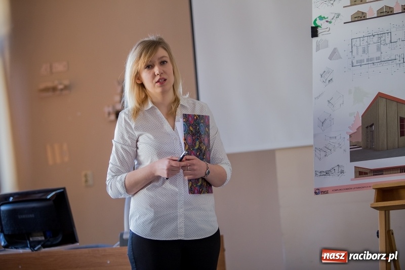 Zdjęcie w galerii na portalu naszraciborz.pl: W Instytucie Architektury PWSZ trwają obrony dyplomów inżynierskich  wiadomości z regionu