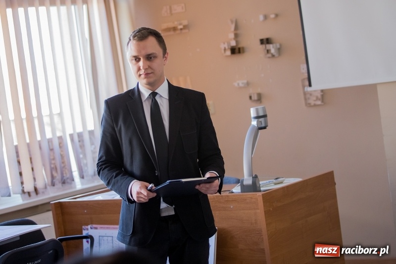 Zdjęcie w galerii na portalu naszraciborz.pl: W Instytucie Architektury PWSZ trwają obrony dyplomów inżynierskich  wiadomości z regionu