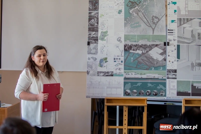 Zdjęcie w galerii na portalu naszraciborz.pl: W Instytucie Architektury PWSZ trwają obrony dyplomów inżynierskich  wiadomości z regionu