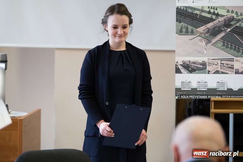 Zdjęcie w galerii na portalu naszraciborz.pl: W Instytucie Architektury PWSZ trwają obrony dyplomów inżynierskich  wiadomości z regionu