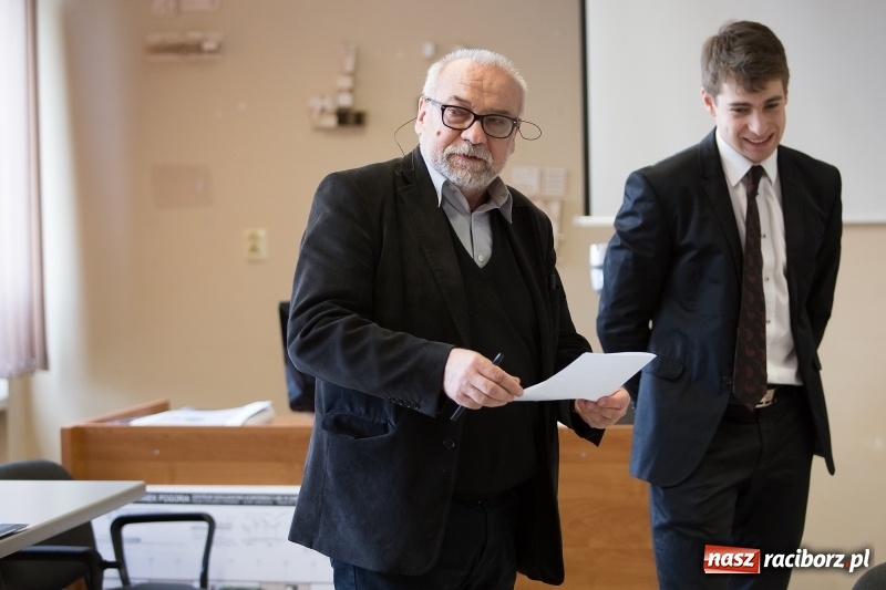 Zdjęcie w galerii na portalu naszraciborz.pl: W Instytucie Architektury PWSZ trwają obrony dyplomów inżynierskich  wiadomości z regionu