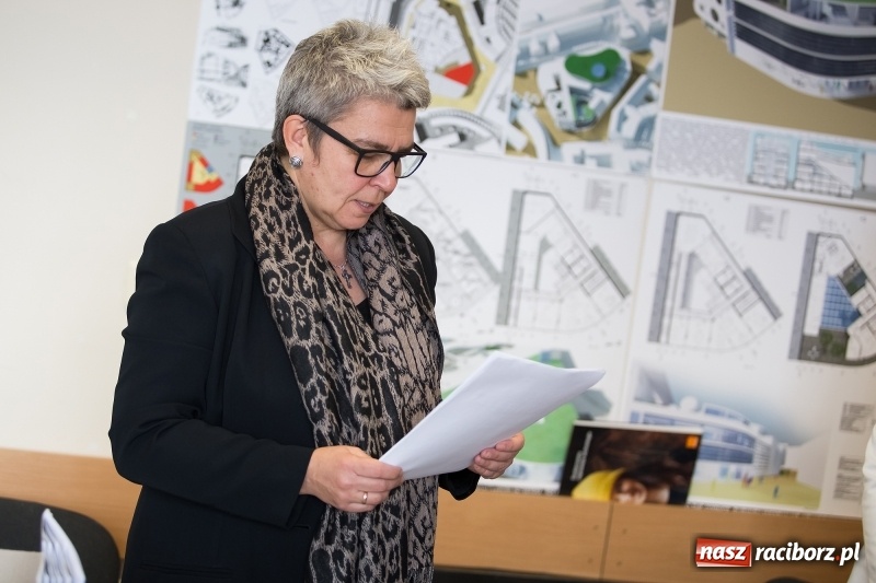 Zdjęcie w galerii na portalu naszraciborz.pl: W Instytucie Architektury PWSZ trwają obrony dyplomów inżynierskich  wiadomości z regionu
