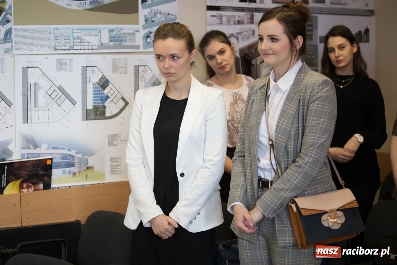 Zdjęcie w galerii na portalu naszraciborz.pl: W Instytucie Architektury PWSZ trwają obrony dyplomów inżynierskich  wiadomości z regionu
