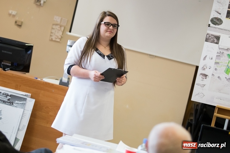 Zdjęcie w galerii na portalu naszraciborz.pl: W Instytucie Architektury PWSZ trwają obrony dyplomów inżynierskich  wiadomości z regionu