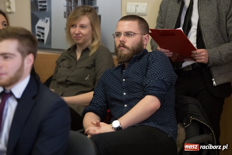 Zdjęcie w galerii na portalu naszraciborz.pl: W Instytucie Architektury PWSZ trwają obrony dyplomów inżynierskich  wiadomości z regionu