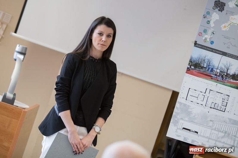 Zdjęcie w galerii na portalu naszraciborz.pl: W Instytucie Architektury PWSZ trwają obrony dyplomów inżynierskich  wiadomości z regionu