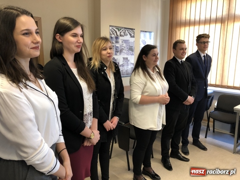 Zdjęcie w galerii na portalu naszraciborz.pl: W Instytucie Architektury PWSZ trwają obrony dyplomów inżynierskich  wiadomości z regionu