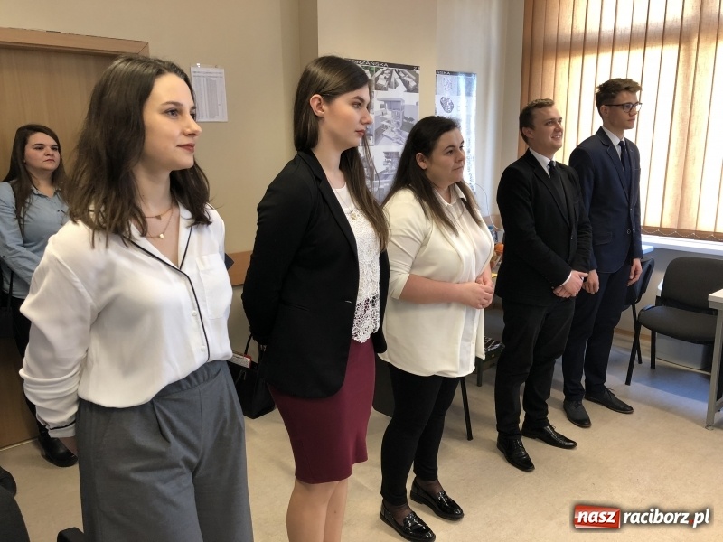 Zdjęcie w galerii na portalu naszraciborz.pl: W Instytucie Architektury PWSZ trwają obrony dyplomów inżynierskich  wiadomości z regionu