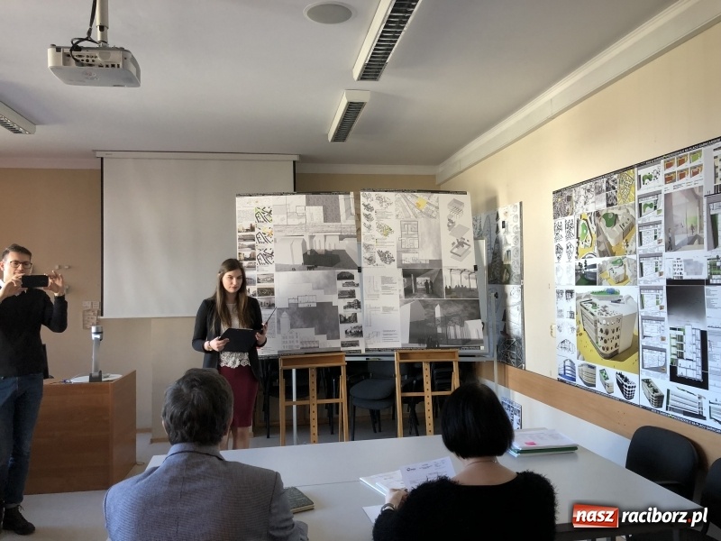 Zdjęcie w galerii na portalu naszraciborz.pl: W Instytucie Architektury PWSZ trwają obrony dyplomów inżynierskich  wiadomości z regionu