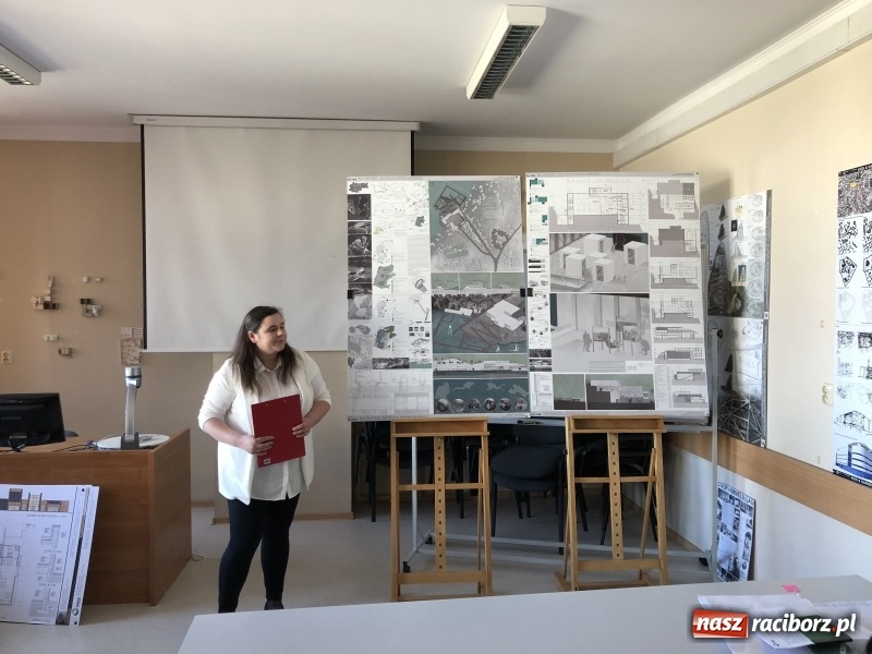 Zdjęcie w galerii na portalu naszraciborz.pl: W Instytucie Architektury PWSZ trwają obrony dyplomów inżynierskich  wiadomości z regionu